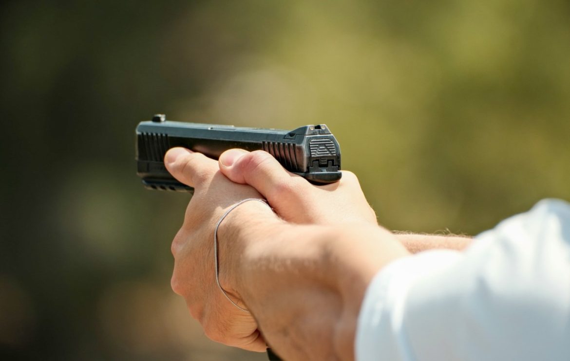 Пневматичні пістолети за типом взводу: які види є та чим вони відрізняються